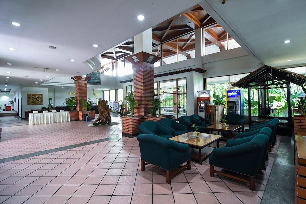 Jatinangor National Golf & Resort Экстерьер фото
