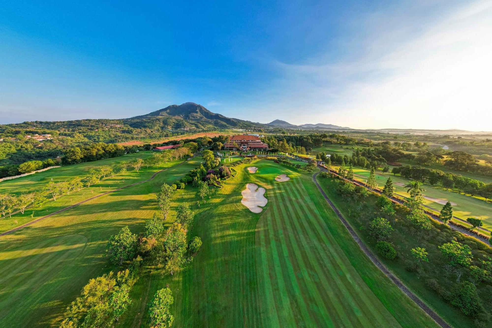 Jatinangor National Golf & Resort Экстерьер фото